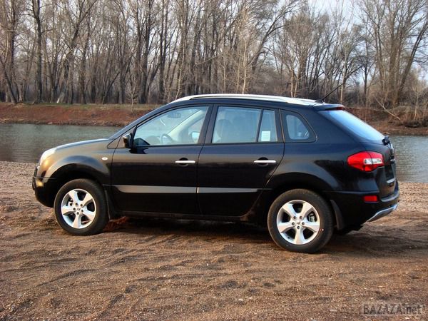 Renault Koleos 2.5 4WD (2008 р.) - відгуки власника. Марка Рено зачепила своєю адекватністю в ціні, якості та байдужістю з боку даі та викрадачів.