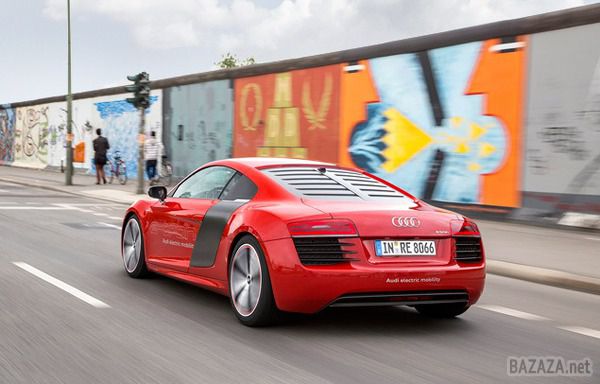 Електричний суперкар Audi R8 e-tron. Той електричний Audi R8 e-tron - прототип. Таких як він зібрано всього 12 штук. Спільних кузовних панелей з бензиновою R8 - всього дев"ять, а споруда кожного «е-трону» обійшлася компанії більше, ніж у мільйон євро. 