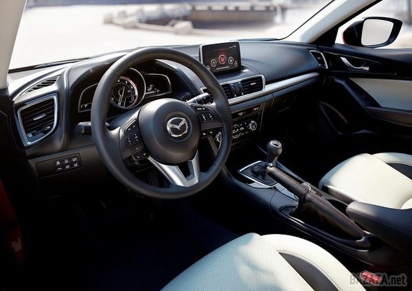 Фотографії нового хетчбека Mazda3. 