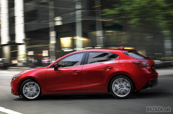 Фотографії нового хетчбека Mazda3. 