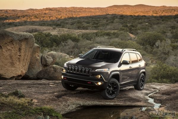 Спортивна версія Jeep Cherokee SRT. Jeep розширить лінійку Cherokee спортивною версією SRT (Street and Racing Technology), яка отримає найпотужніший двигун і забере топову позицію в своєму сімействі.
