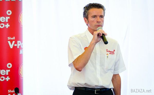 Нове палево від Shell. У своїй презентації Річард Карлштеттер, керівник лабораторії гоночних палив Shell Fuel Laboratory, довго розповідав про те