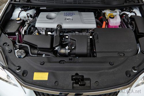 Lexus CT200h проти Lexus CT200h Sport.. У прес-парку мене відразу попереджають, що моя любов до спорткарів має бути переглянута ще ДО того, як я сяду за кермо цього Lexus, тому що гібридний автомобіль цивільного призначення далекий за своїми характеристиками від потужних суперкарів. 