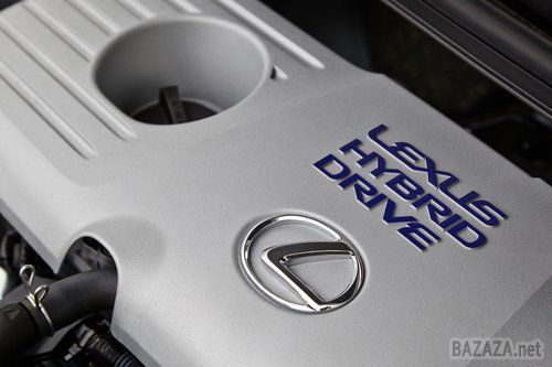 Lexus CT200h проти Lexus CT200h Sport.. У прес-парку мене відразу попереджають, що моя любов до спорткарів має бути переглянута ще ДО того, як я сяду за кермо цього Lexus, тому що гібридний автомобіль цивільного призначення далекий за своїми характеристиками від потужних суперкарів. 