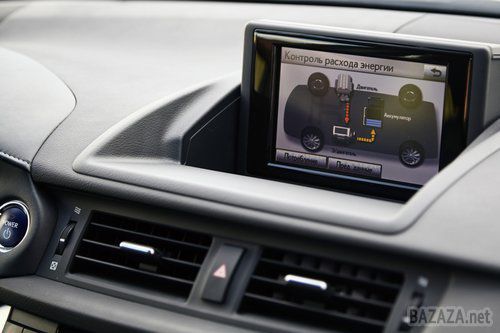 Lexus CT200h проти Lexus CT200h Sport.. У прес-парку мене відразу попереджають, що моя любов до спорткарів має бути переглянута ще ДО того, як я сяду за кермо цього Lexus, тому що гібридний автомобіль цивільного призначення далекий за своїми характеристиками від потужних суперкарів. 