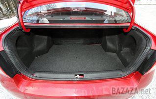 Тест-драйв китайського седана FAW V5.. По нинішніми мірками FAW V5 - седан В-класу, схожий одночасно на Fiat Palio і Volkswagen Polo седан. V5 комплектується тільки одним мотором - 102-сильним шістнадцатіклапанником і п'ятиступінчастою механічною коробкою.