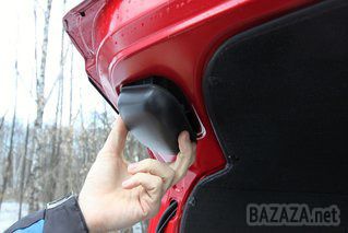 Тест-драйв китайського седана FAW V5.. По нинішніми мірками FAW V5 - седан В-класу, схожий одночасно на Fiat Palio і Volkswagen Polo седан. V5 комплектується тільки одним мотором - 102-сильним шістнадцатіклапанником і п'ятиступінчастою механічною коробкою.