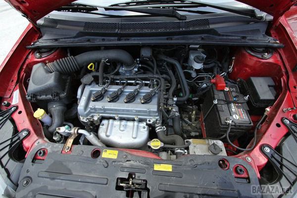Тест-драйв китайського седана FAW V5.. По нинішніми мірками FAW V5 - седан В-класу, схожий одночасно на Fiat Palio і Volkswagen Polo седан. V5 комплектується тільки одним мотором - 102-сильним шістнадцатіклапанником і п'ятиступінчастою механічною коробкою.