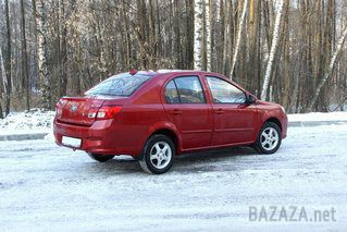 Тест-драйв китайського седана FAW V5.. По нинішніми мірками FAW V5 - седан В-класу, схожий одночасно на Fiat Palio і Volkswagen Polo седан. V5 комплектується тільки одним мотором - 102-сильним шістнадцатіклапанником і п'ятиступінчастою механічною коробкою.