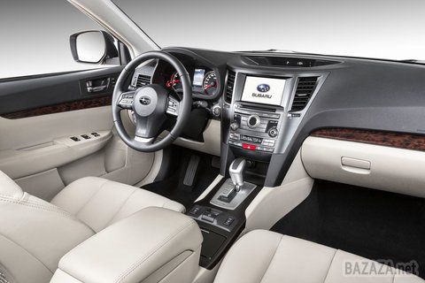 Тест-драйв оновленого Subaru Outback. Знову рестайлінг. Здавалося б, усього лише півтора роки тому японці вже проводили «роботу над помилками» щодо Subaru Outback, і ось знову. Правда, якщо в 2012 році до справи підійшли досить серйозно, грунтовно перенастроївши автомобіль, то зараз - всього лише легкий макіяж.