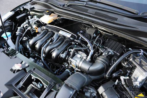 Honda починає продажі в Японії нового кросовера Vezel. Сьогодні на японському ринку стартують продажі нового компактного кросовера Honda - моделі Vezel , вперше представленої на Токійському автосалоні в листопаді.