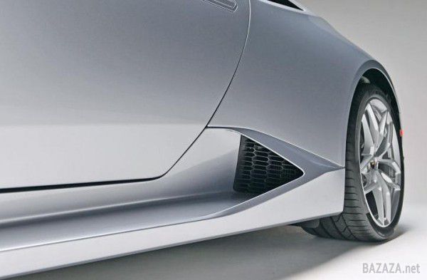 Суперкар Lamborghini Huracán представлений офіційно. Новинка отримала ім'я Lamborghini Уракан LP 610-4. Вона оснащується 5,2-літровим двигуном V10, потужність якого була збільшена до 610 к.с. (448 кВт), що досягаються при 8250 оборотах на хвилину.