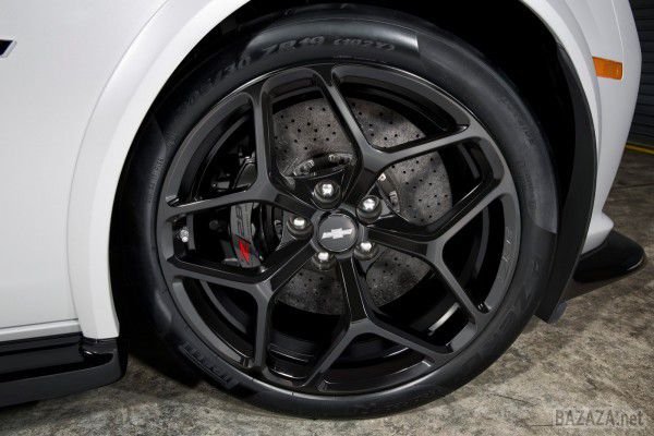 Найшвидший Camaro в історії отримав цінник. Навесні в Америці почнуть продажі нового Chevrolet Camaro, який отримав 7,0-літровий двигун. Топова модифікація буде коштувати вдвічі дорожче базової.
