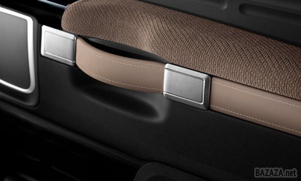 Citroen C4 Cactus став серійним (Фото). Новий кросовер оснащений панорамним дахом з підвищеним ступенем захисту від ультрафіолетових променів , а форсунки омивача лобового скла тут розміщені безпосередньо на « двірниках »
