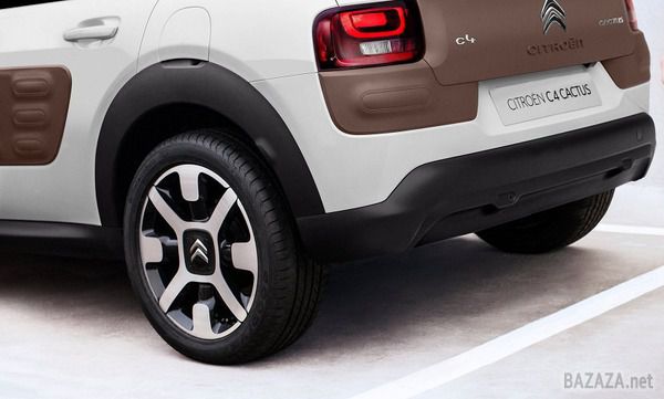 Citroen C4 Cactus став серійним (Фото). Новий кросовер оснащений панорамним дахом з підвищеним ступенем захисту від ультрафіолетових променів , а форсунки омивача лобового скла тут розміщені безпосередньо на « двірниках »