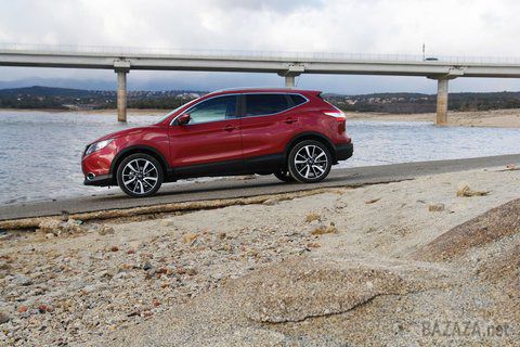 Тест-драйв нового Nissan Qashqai.. Сім років тому компанія Nissan показала світу , яким має бути ідеальний компактний кросовер. Проєкт P32L - Qashqai - був сміливим ходом , і ні у кого не було впевненості в його майбутньої популярності 