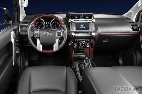 Тест-драйв оновленого Toyota Land Cruiser Prado.. Шукати зовнішні відмінності між оновленим Прадо і моделлю, що випускалася до 2013 року, - справа невдячна. Бо відмінностей цих - мінімум