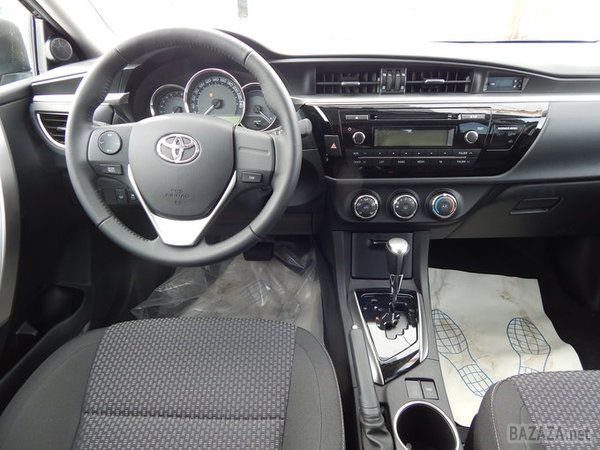  Toyota Corolla 2013  - відгук власника. Тойота-центрі придбав тринадцяте авто тринадцятого року Тойота Королла