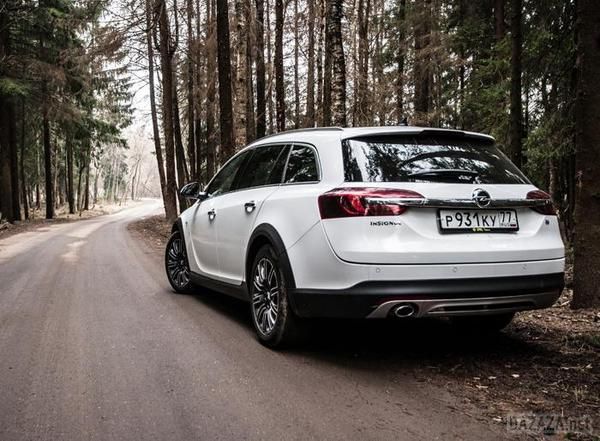 Opel Insignia Country Tourer. У майбутньому Opel готовий зробити ставку на кросовери . І дорікнути їх у цьому язик не повернеться . З Porsche цей номер спрацював чіткіше швейцарських годинників