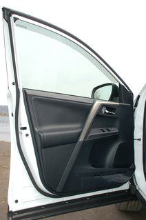 Бестселери ринку: Toyota RAV4 четвертого покоління ( з 2013 р.). В останні роки перед виходом четвертого покоління Toyota RAV4 був далеко не лідером сегменту. 
