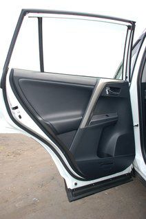 Бестселери ринку: Toyota RAV4 четвертого покоління ( з 2013 р.). В останні роки перед виходом четвертого покоління Toyota RAV4 був далеко не лідером сегменту. 