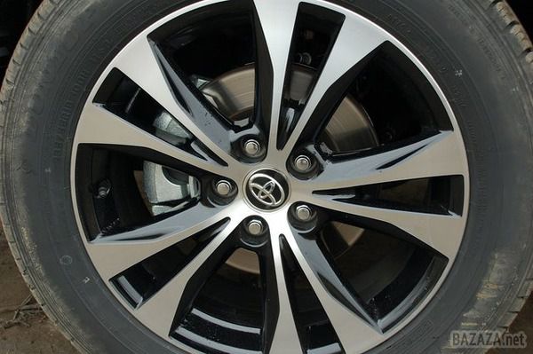 Бестселери ринку: Toyota RAV4 четвертого покоління ( з 2013 р.). В останні роки перед виходом четвертого покоління Toyota RAV4 був далеко не лідером сегменту. 