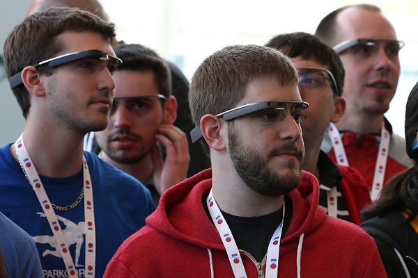 Які результати дали перші експерименти з окулярами Google. Майже півроку тому, у березні 2013 року, компанія Google приступила до випробувань очок скло, залучаючи до процесу людей з боку. 
