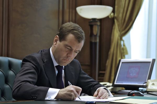 «Антикризова» стаття Медведєва вийшла занадто економічної