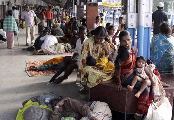 В Індії евакуювали 400 тисяч людей через шторм. Циклон під назвою « Файлинь » (« Phailin » ) , як очікується, обрушиться на країну ввечері 12 жовтня.
