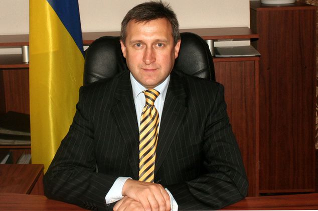 Хто є хто в новому уряді. Якщо учасники протестів хотіли оновлення української влади, то новим складом Кабміну вони повинні залишитися задоволені. 27 лютого парламент рекордними 371 голосами призначив Арсенія Яценюка на пост прем'єр-міністра і 331 голосом затвердив новий склад уряду. Більшість нових міністрів не працювали в держапараті, і навіть у тих галузях, якими будуть керувати.