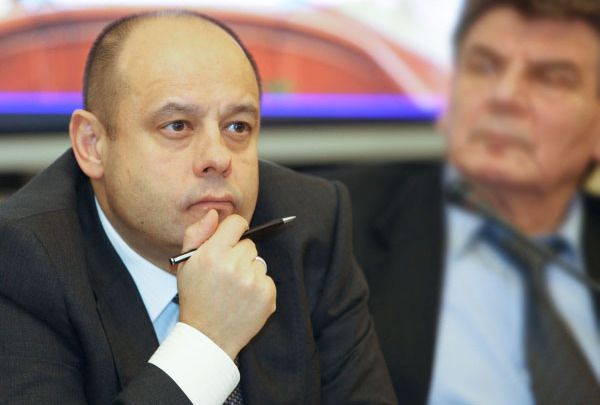 Хто є хто в новому уряді. Якщо учасники протестів хотіли оновлення української влади, то новим складом Кабміну вони повинні залишитися задоволені. 27 лютого парламент рекордними 371 голосами призначив Арсенія Яценюка на пост прем'єр-міністра і 331 голосом затвердив новий склад уряду. Більшість нових міністрів не працювали в держапараті, і навіть у тих галузях, якими будуть керувати.