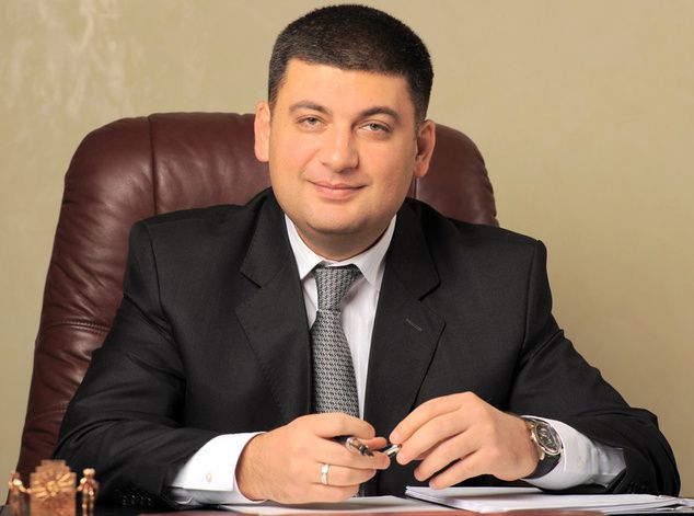 Хто є хто в новому уряді. Якщо учасники протестів хотіли оновлення української влади, то новим складом Кабміну вони повинні залишитися задоволені. 27 лютого парламент рекордними 371 голосами призначив Арсенія Яценюка на пост прем'єр-міністра і 331 голосом затвердив новий склад уряду. Більшість нових міністрів не працювали в держапараті, і навіть у тих галузях, якими будуть керувати.