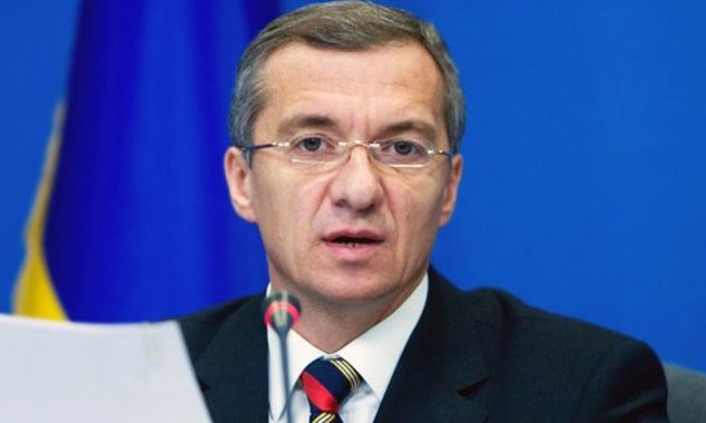 Хто є хто в новому уряді. Якщо учасники протестів хотіли оновлення української влади, то новим складом Кабміну вони повинні залишитися задоволені. 27 лютого парламент рекордними 371 голосами призначив Арсенія Яценюка на пост прем'єр-міністра і 331 голосом затвердив новий склад уряду. Більшість нових міністрів не працювали в держапараті, і навіть у тих галузях, якими будуть керувати.