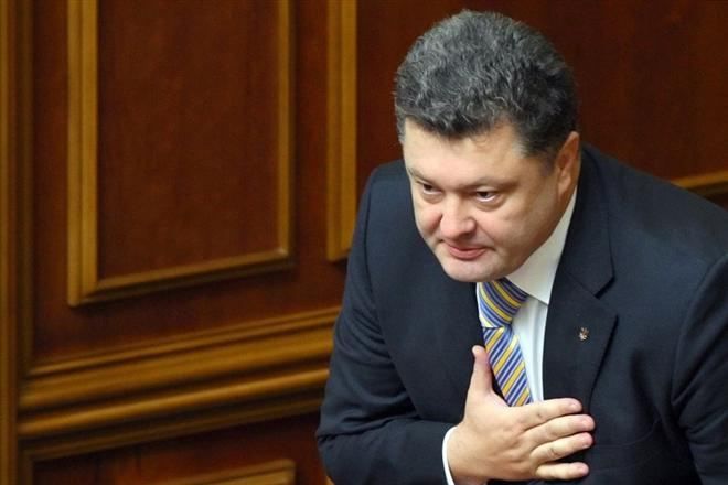 Порошенко не пустили в будівлю кримського парламенту. Народний депутат Петро Порошенко , який прилетів до Сімферополя ввечері 28 лютого для проведення переговорів з владою автономії , не зміг потрапити в будівлю кримського парламенту. 
