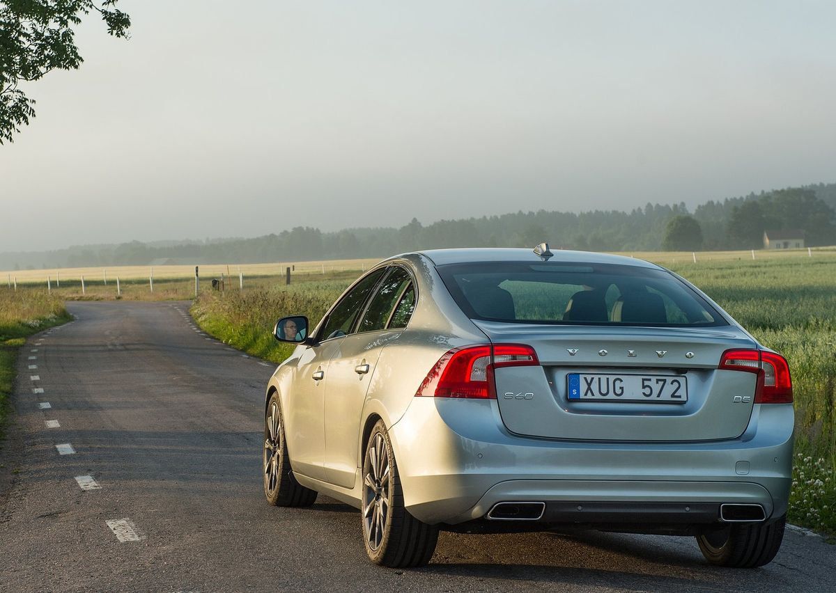 У Швеції будують магнітні дороги для автопілотних машин Volvo