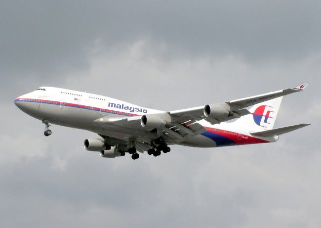 Пілот-самогубця спровокував катастрофу борта MH370?. Як вважається , останні слова , які прозвучали з кабіни борта MH370 перед його зникненням з цивільних радарів , вимовив другий пілот 


