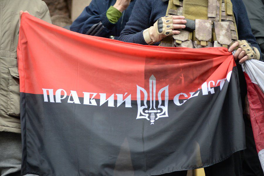 «Правий сектор» прийшов до Верховної Ради і вимагає відставки Авакова.
