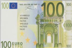 НБУ скасував норму про пред’явлення паспортів під час купівлі готівкової валюти