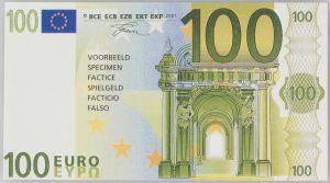 НБУ скасував норму про пред’явлення паспортів під час купівлі готівкової валюти