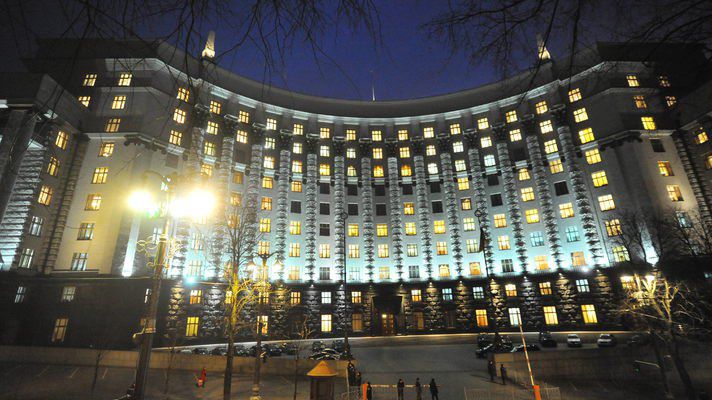 Кого з українців торкнеться антикризова програма уряду Яценюка