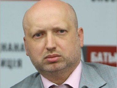 Турчинов пообіцяв децентралізувати владу