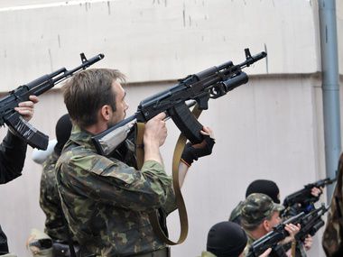 Сепаратисти покинули будівлю Луганської ТРК та Прокуратури
