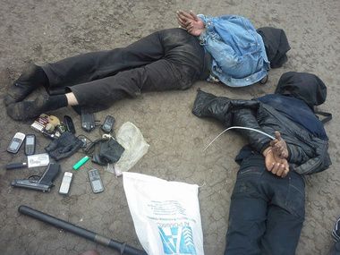 Пєсков: На Сході України проводиться каральна операція. Прес-секретар президента РФ Дмитро Пєсков заявив, що Путін назвав антитерористичну операцію України "злочинною акцією".