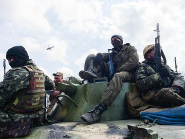 В Луганській області група з 20 осіб напала на військову частину і захопила кілька одиниць стрілецької зброї