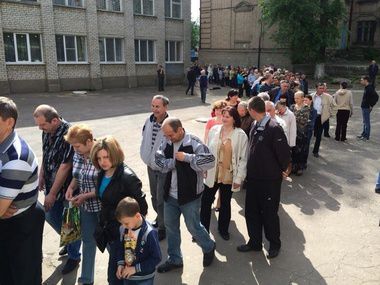 Чергу до трьох виборчих дільниць "референдуму" у Донецьку складають працівники комунальних підприємств