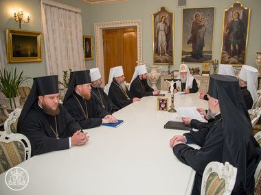 Терористи "оголошували смертні вироки" священикам Української православної церкви Київського патріархату. Та вимагають від них переходити в підпорядкування Московського патріархату.