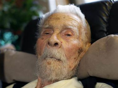 У Нью-Йорку помер найстаріший чоловік у світі. Имич народився 4 лютого 1903 року в Польщі, втік звідти разом з дружиною після вторгнення нацистів у 1939 році, деякий час провів в СРСР. У 1951 році він переїхав в США.