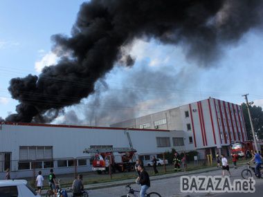 У Львові горить склад "Соса-Cola". За словами очевидців, вісім пожежних машин вже практично загасили вогонь на вулиці Городницькій.