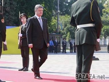 Порошенко підписав закон, що підсилює дії сил АТО. Закон "Про внесення змін до законів України щодо боротьби з тероризмом" вносить ряд змін, що регулюють повноваження силовиків, які беруть участь у АТО.