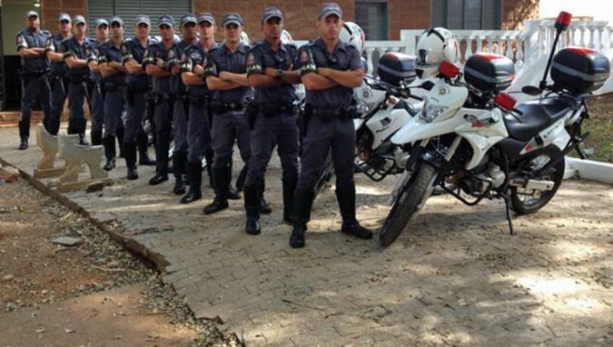 Кріштіану Роналду в Бразилії охороняють 50 охоронців . У зв'язку з протестами і страйками, захлестнувшими Бразилію під час старту ЧС, збірна Португалії пішла на неординарні заходи і посилила охорону.